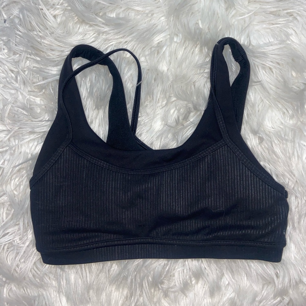 Lululemon sports bra fits 4/6